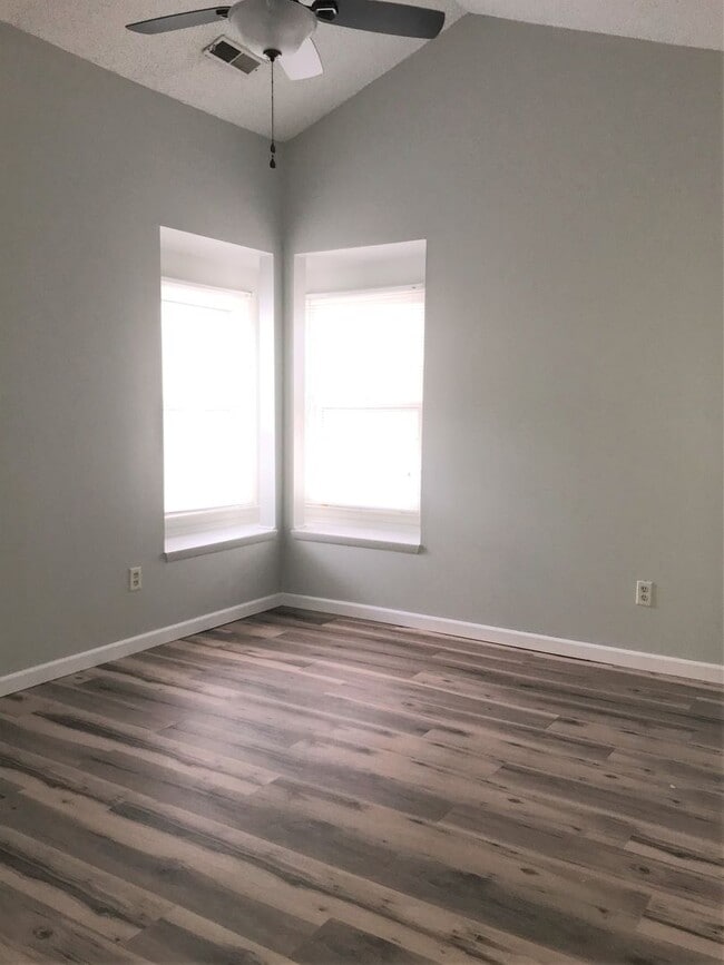 Building Photo - Charming 3 bedroom 2 bathroom Home In Aragona Village!