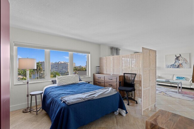 Building Photo - 140 NE 28th Ave