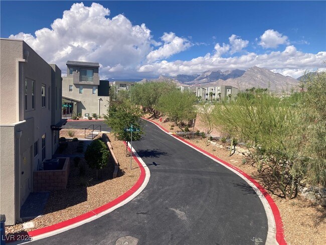 Building Photo - 1247 Rock Hls St