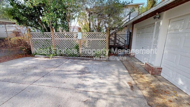 Building Photo - 2044 Forbes St