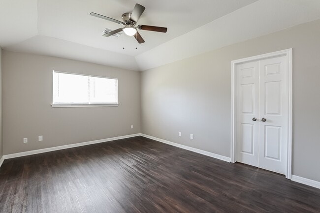 Building Photo - 521 Cedar Ave