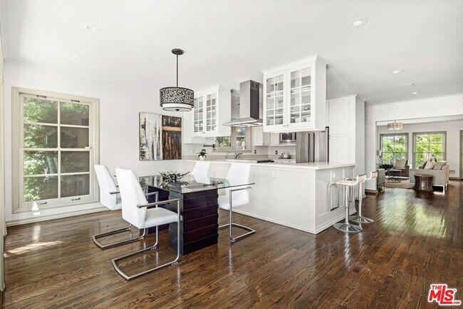 Building Photo - 449 Westbourne Dr