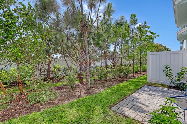 Building Photo - 5648 SE Edgewater Cir