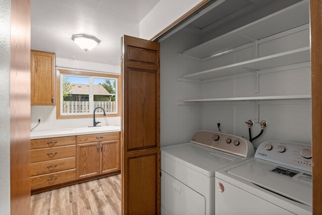 Building Photo - Charming 3 BR/ 1.5 Bath Mt. Pleasant Home.