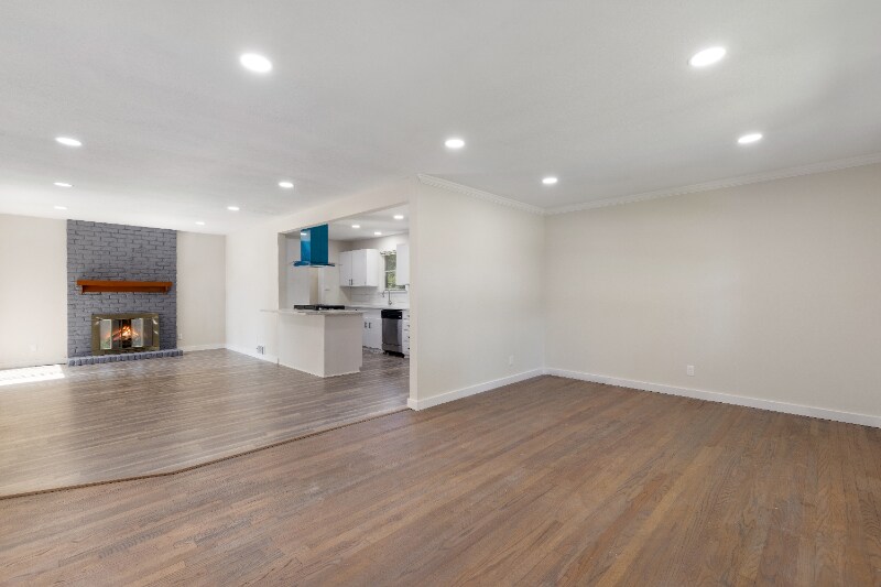 Building Photo - 529 Melrose Dr