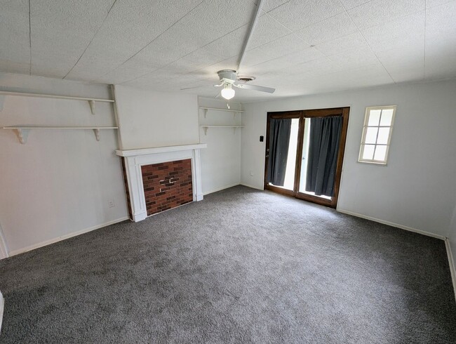 Building Photo - Living Large in Lemay - Section 8 Friendly!