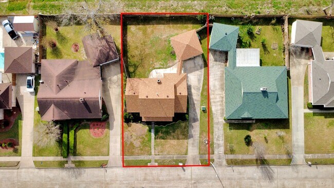 Building Photo - 15423 Ridingwood Dr