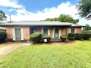 Building Photo - ** 3 bed 2 bath located off Atlanta Hwy **...