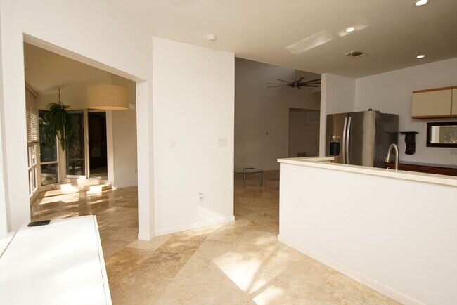 Building Photo - Bluewater Bay Townhome - 6 month lease Only