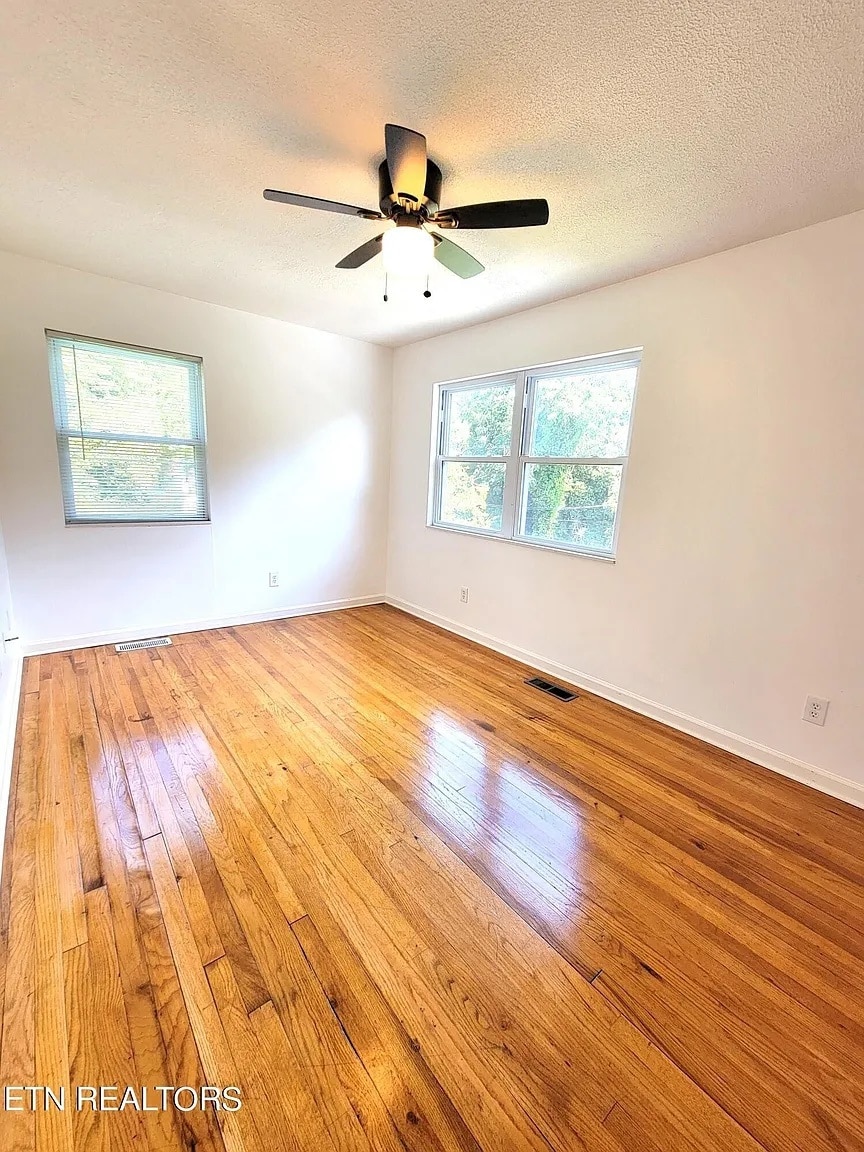 Building Photo - 111 Hoyt Ln