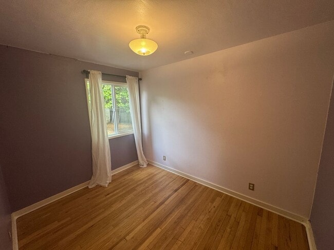 Building Photo - Available Now! 3 Bedroom Home Near OSU – $2,295/month