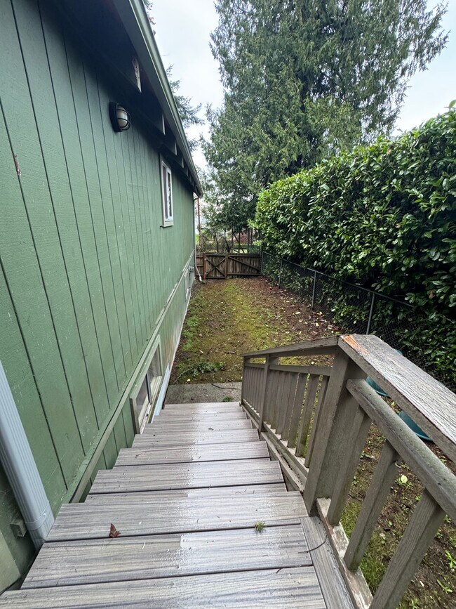 Building Photo - 11022 Palisades Ave SW