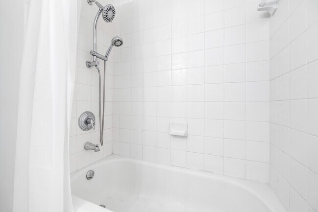 Building Photo - 1261 SE 28th Ct