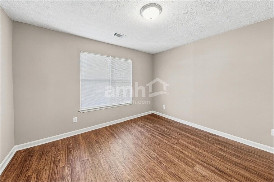 Building Photo - 1300 Wilkes Crest Dr