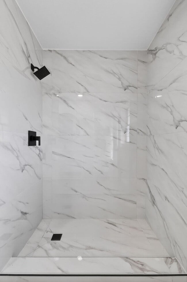 Building Photo - 846 Salem Ln