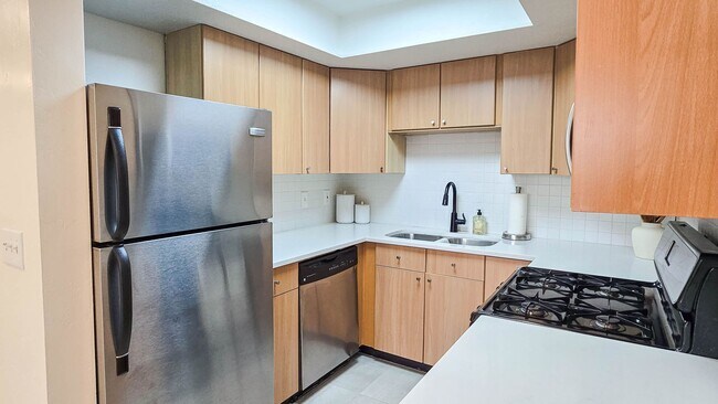 Building Photo - 525 S 900 E