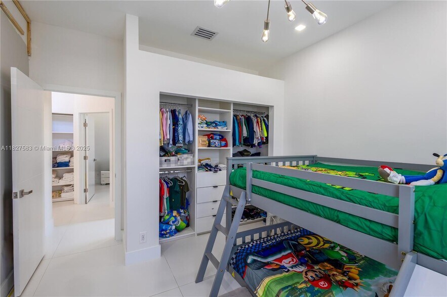 Building Photo - 649 SW 168th Way