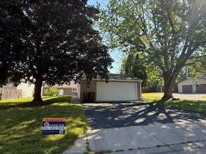 Building Photo - Woodbury 3 Bed 2 Bath Single Family Home
