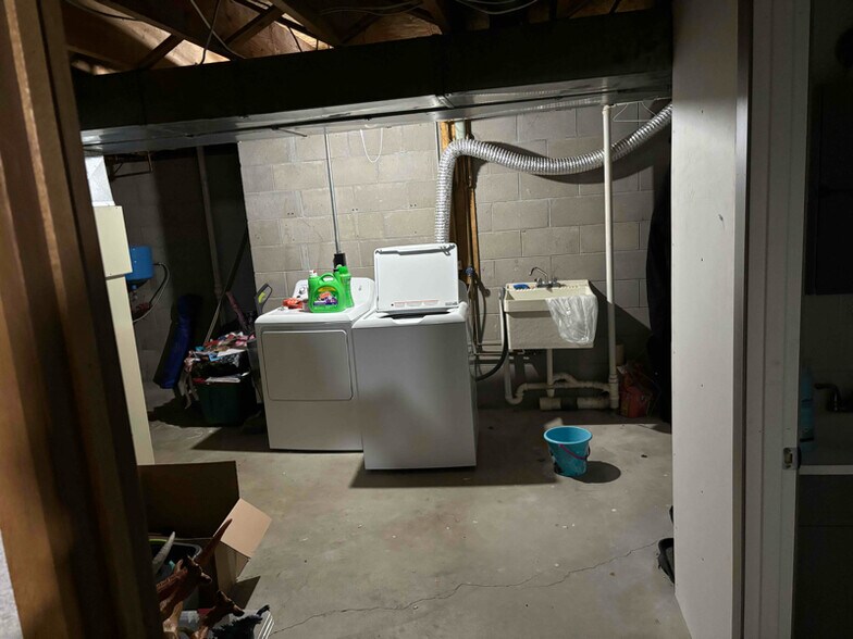 Building Photo - 3242 Larry Dr