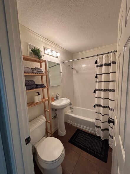 Building Photo - 3120 Hennepin Ave