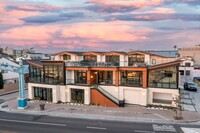 Building Photo - Contemporary 3 bed 2 bath furnished