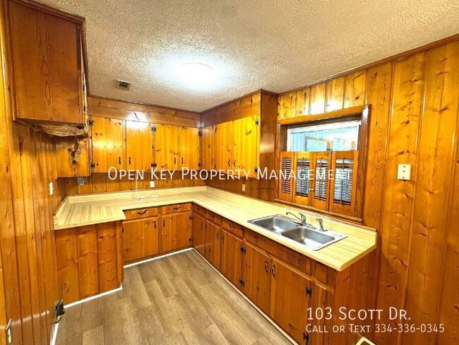 Building Photo - LEASE TO OWN this comfy 3-bedroom house an...