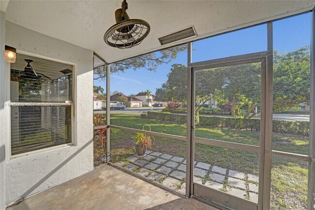 Building Photo - 9012 Lake Park Cir S