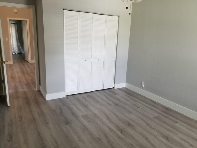 Building Photo - 8863 SE Hobe Ridge Ave