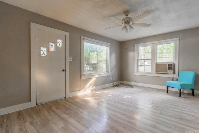 Building Photo - 505 W Texie Ave