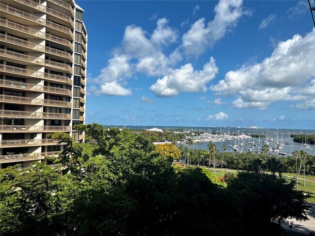 Building Photo - 2951 S Bayshore Dr