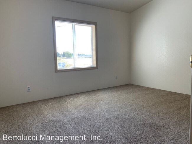 Building Photo - 3 br, 2 bath House - 40505 Hess Rd.