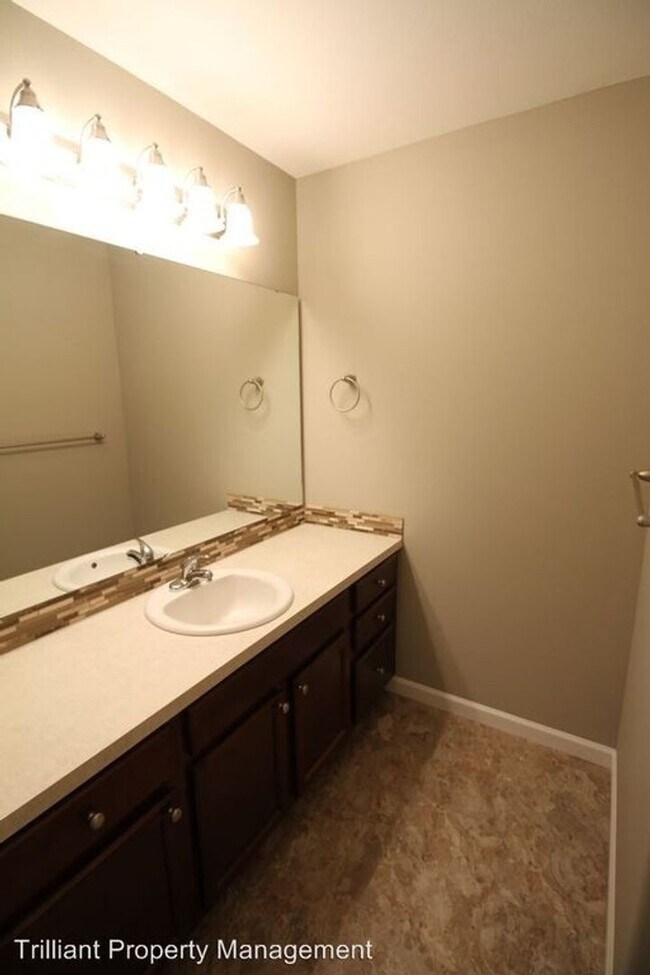Building Photo - NICE 3 Bedroom 2 & 1/2 Bath 2-Story Duplex...