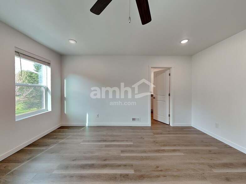 Building Photo - 5133 Turnstone St SE