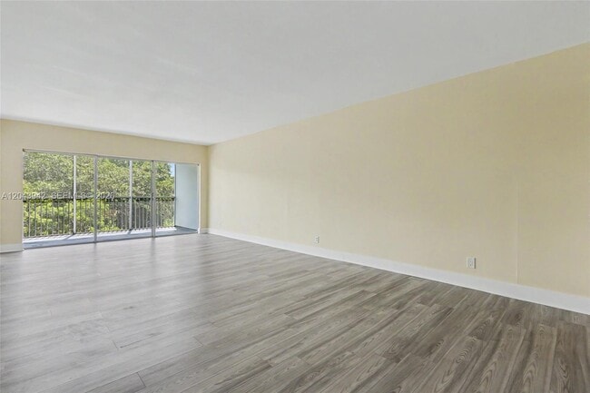 Building Photo - 3250 N Palm Aire Dr