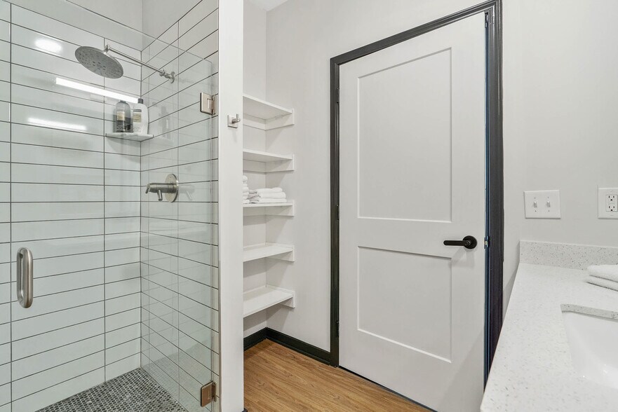 Building Photo - 423 E Michigan St