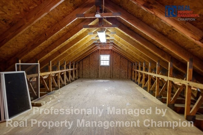 Building Photo - Vintage 3 Bedroom 2 Bathroom in the coveted Fairfield Harbour Subdivision!