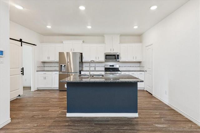 Building Photo - 2145 Barx Dr