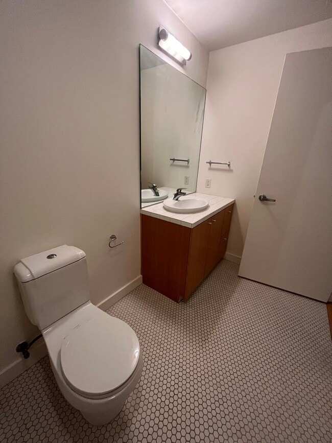 Building Photo - THE CIVIC IN GOOSE HOLLOW STUDIO BEDROOM CONDO!