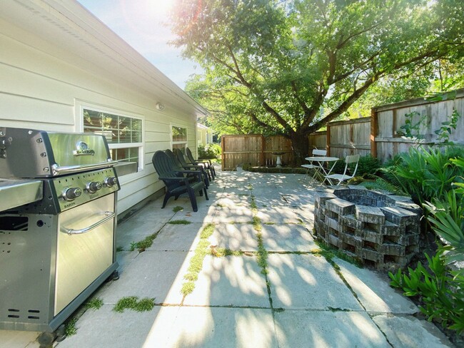 Building Photo - Charming Single Family Home in Multnomah