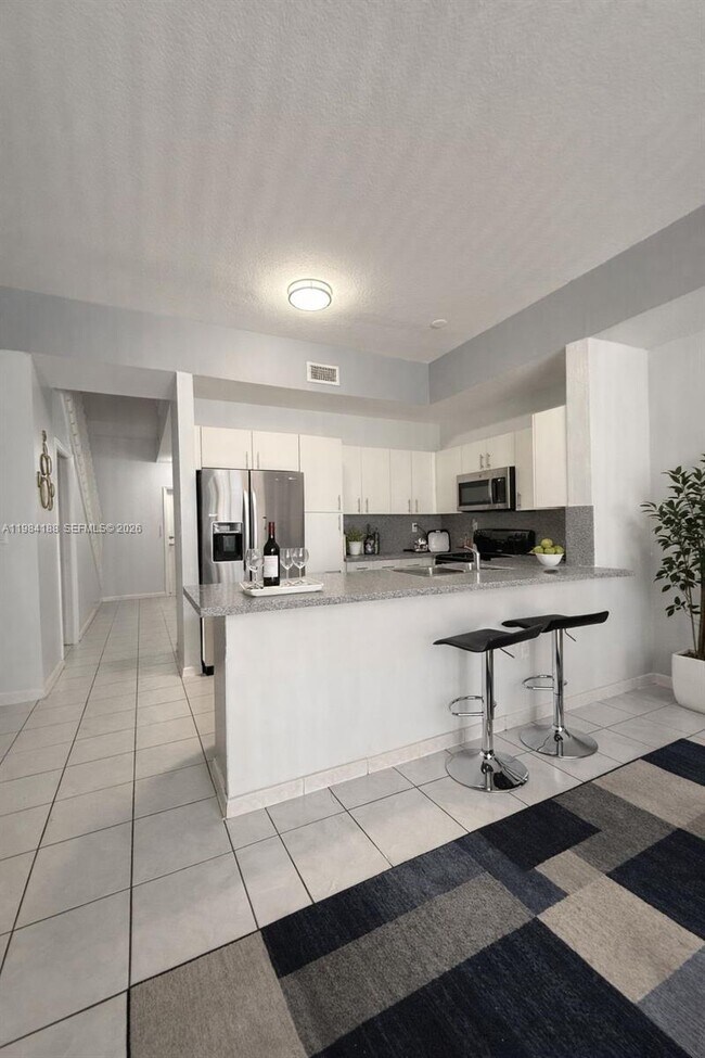 Building Photo - 10909 NW 43rd Ln