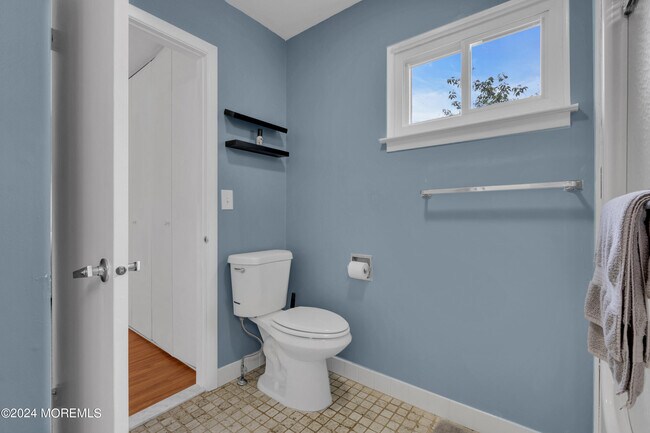 Building Photo - 8 Fern Ct