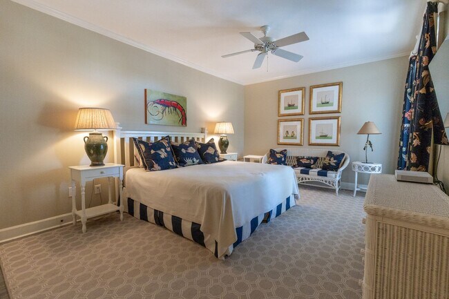 Building Photo - Available now! Top-Floor Bayfront Condo | 2BR · 2BA · Private Balcony · Pool & Wharf Access