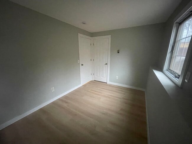 Building Photo - 15 Kingsley Ct