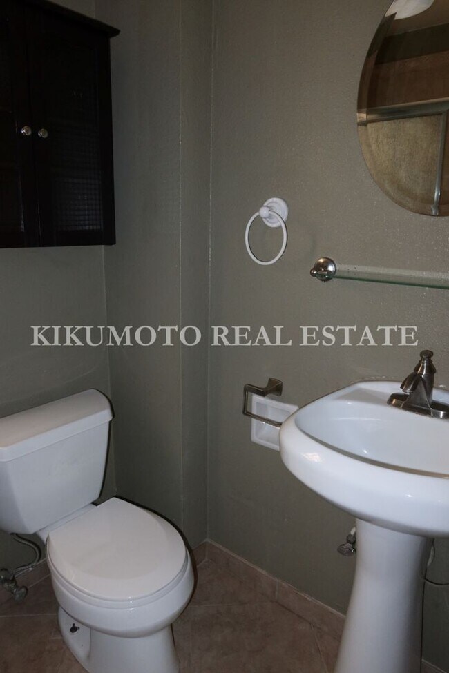 Building Photo - East Sacramento - 2 bedroom, 1 bath, 1 car garage