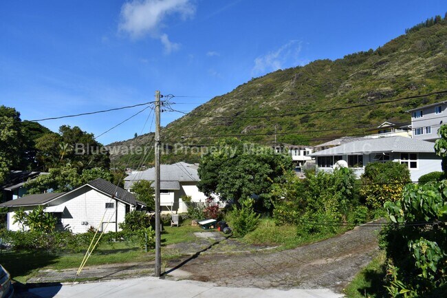 Building Photo - 2365 Palolo Ave