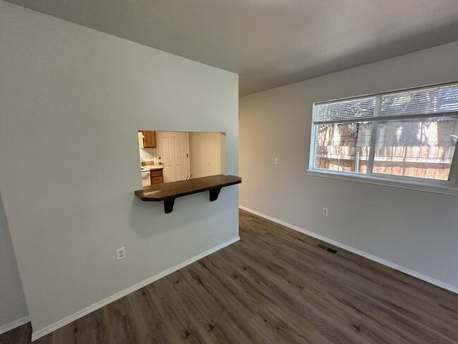Building Photo - 1205 N Hartman St