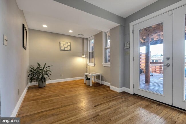 Building Photo - 4622 New Hampshire Ave NW