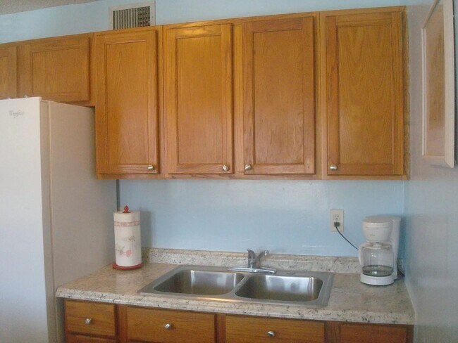 Kitchen - 415 N Halifax Ave