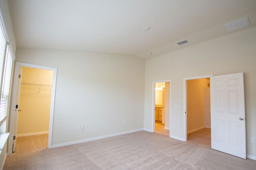 Building Photo - 3912 Plainview Dr