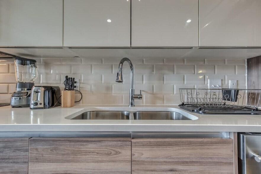 Building Photo - 500 S Ervay St